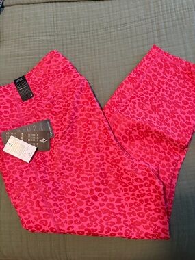 NWT Torrid Active Hot Pink & Fuchsia Leopard Print High Rise Crop Legging